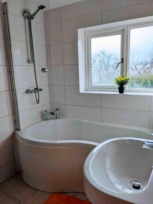 Hidden Gem !Stunning 3 Bedroom Home In Sheffield Handsworth Екстер'єр фото
