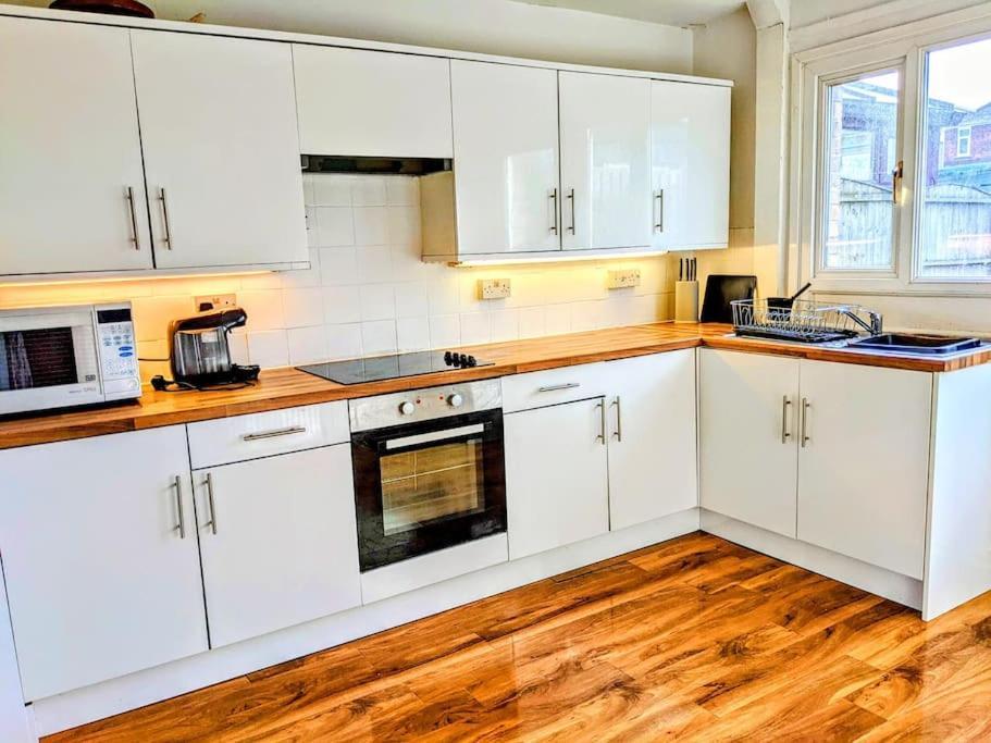 Hidden Gem !Stunning 3 Bedroom Home In Sheffield Handsworth Екстер'єр фото